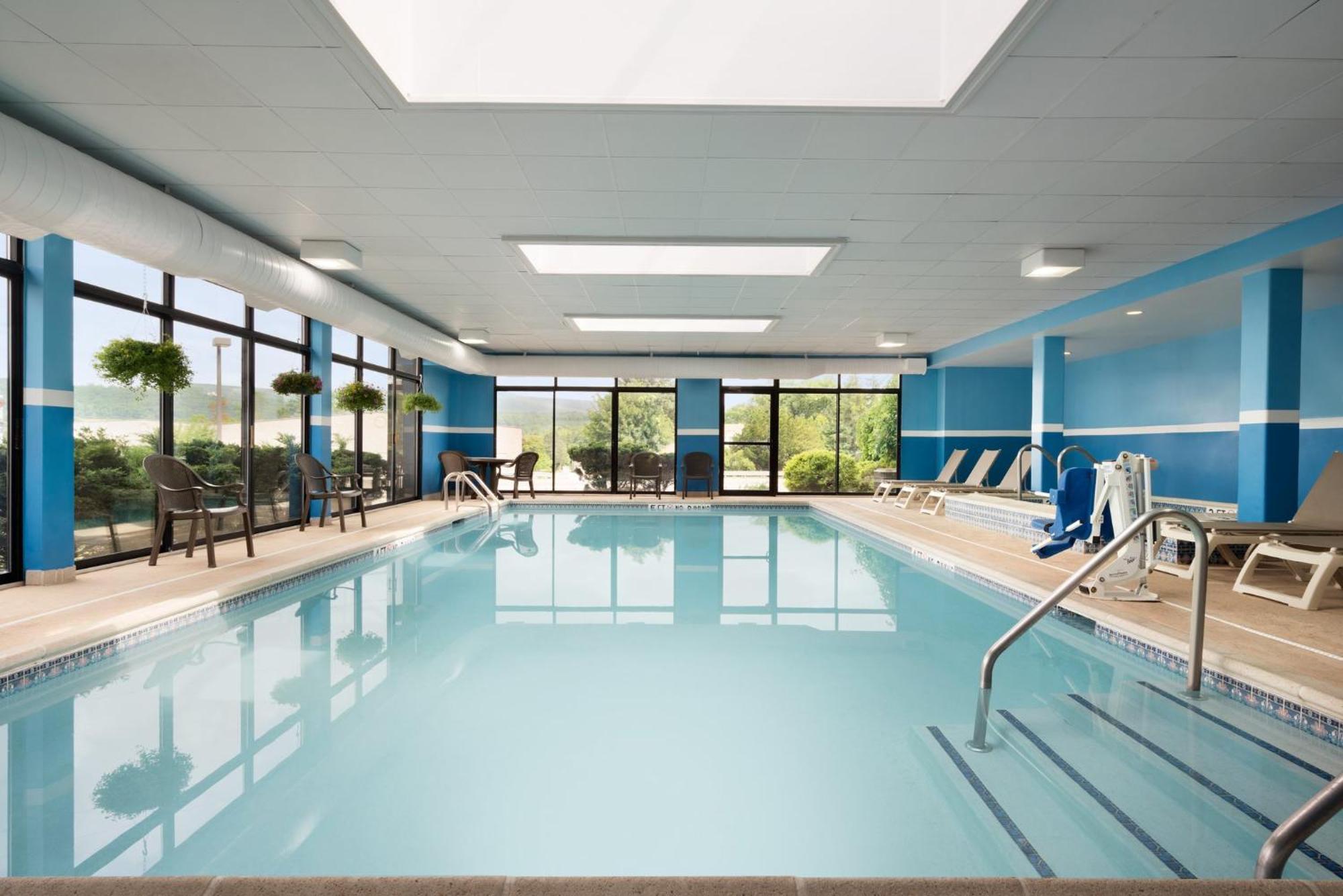 Holiday Inn Express & Suites - North Brunswick By Ihg Luaran gambar